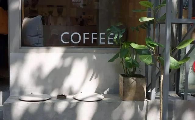 咖啡馆|散步去咖啡馆的人