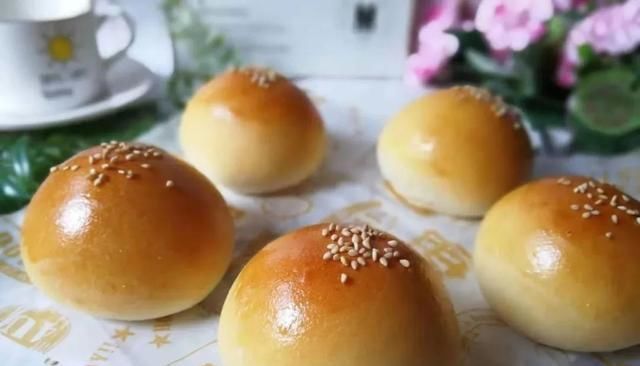  奶黄|超好吃的奶黄小餐包，松软香甜，一口咬下去根本停不下来！