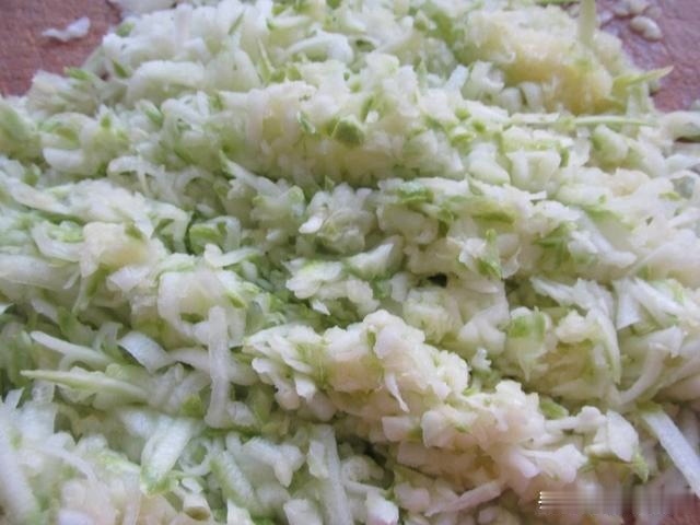  好吃|调素馅时，2步做对了包出来的饺子不出水更鲜美，比肉馅好吃