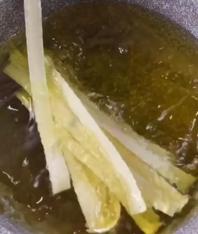  解馋|面条可以这样做，解馋又饱腹，几分钟搞定，真是越吃越香