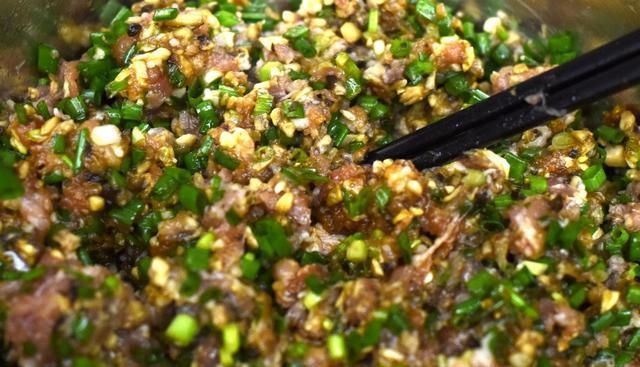 馄饨|高温天,厨房间拒绝煎炒烤炸,一碗手工馄饨,让舌尖味蕾意犹未尽