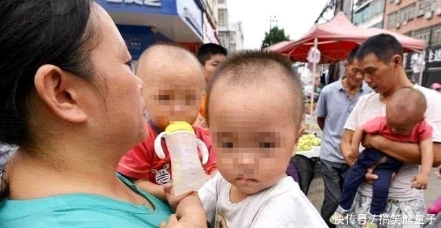 乞讨|夫妻二人想生男孩却生下四胞胎, 街头乞讨求助, 不敢回老家过冬天