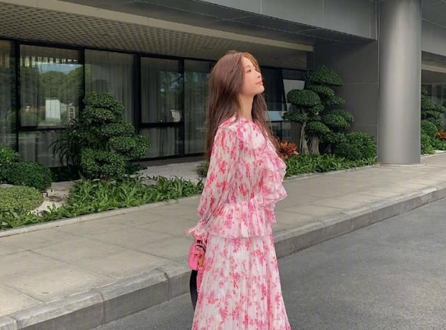  推掉|《中餐厅》被虞书欣方推掉后，将迎来人气“小花”，还成常驻嘉宾