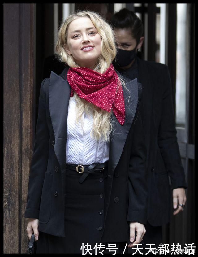  尼德|约翰·尼德普西装革履像个雅痞绅士，艾梅柏·希尔德精致造型太迷人