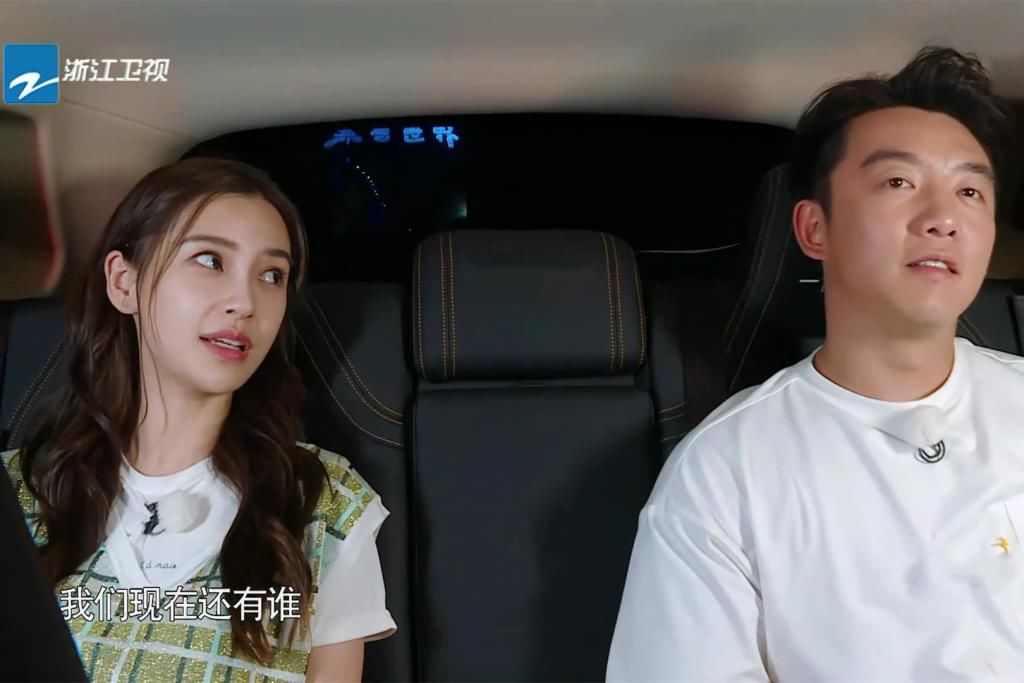  成员|郑恺塞baby嘴里的薯片，她又拿了出来，有人看清薯片被丢哪了吗？