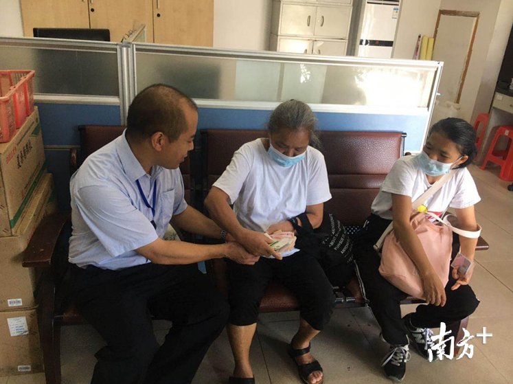 救命钱|中山公交司机拾金不昧，归还才知是救命钱