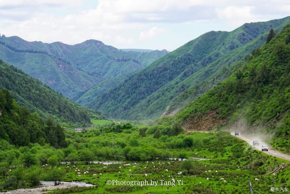  穿越|【黑黑哥游记】邂逅大美阿万仓湿地，迭山穿越爆胎惊魂