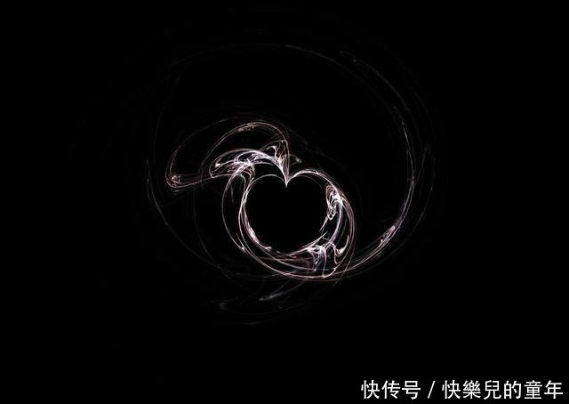 女子|四十岁女子献媚七旬老汉：图你不洗澡还是图你老？是图你的金项链