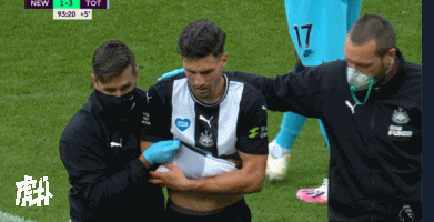  沙尔|GIF：沙尔手臂受伤离场，最后时刻纽卡十人作战