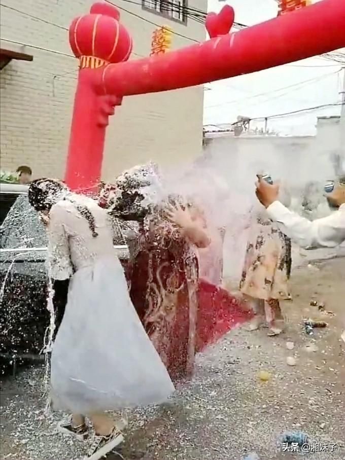胡闹|迎亲时被亲戚闹婚，邵阳一新郎眼睛差点失明！这些婚闹如此胡闹，小心坐牢