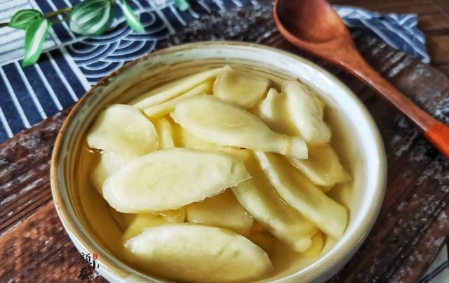  糖醋姜片|7月遇见这菜我从不手软，一次腌10斤，放一年都不会坏，超美味