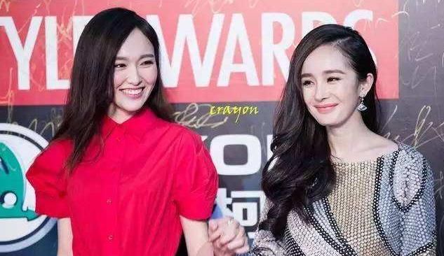  之间|唐嫣产后首次复出与杨幂同框，两人中间隔着一条银河，全程零互动