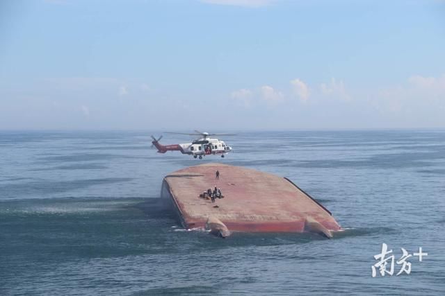  遇险船员|1人获救4人失踪，粤闽联合搜救台湾浅滩海域翻沉货船
