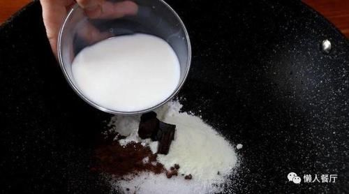  懒人|不用打发淡奶油，不用加蛋黄，教你懒人脆皮雪糕的做法，轻松学会