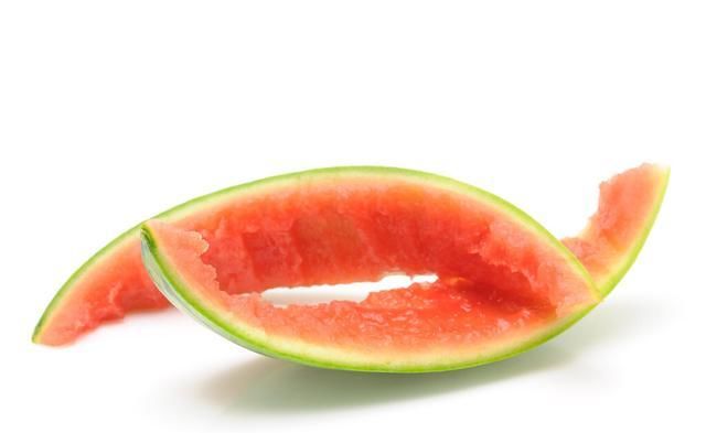  宝藏|吃西瓜的季节，常被扔掉的西瓜皮也是种宝藏食材，凉拌西瓜皮