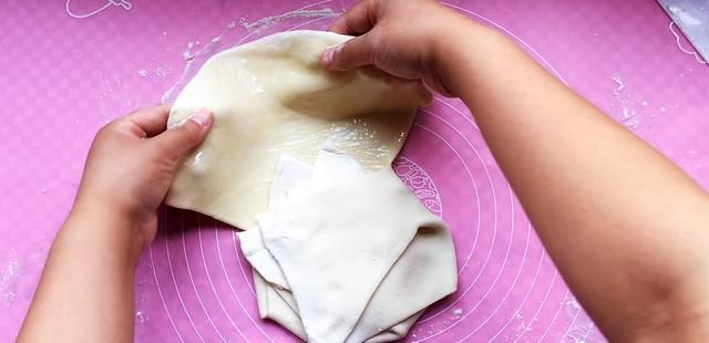  详细|家常烙大饼的方法松软筋道，凉了不硬千层大饼简单易学详细讲解