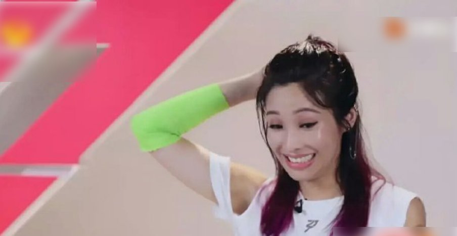  袁咏琳|袁咏琳手机掉进厕所有多难过？看她表情就知道，宁静的反应亮了