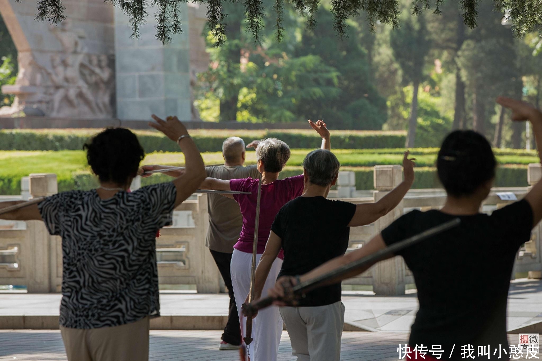养生操30分钟完整版中老年背面(中老年人该怎么养生？记住五个“3分钟”，身体健康少生病！)