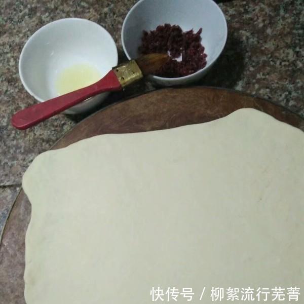 教你做|教你做一个简单的花卷,新手就会看到,发酵时间短,比馒头还好吃