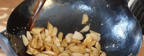 开胃|这菜含有十几种氨基酸，夏季炒着吃，润肠解暑又开胃，很难见到