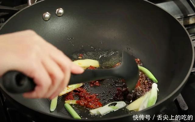  滑嫩|传统菜创新做法回锅鱼片，鲜香麻辣更滑嫩，吃着过瘾