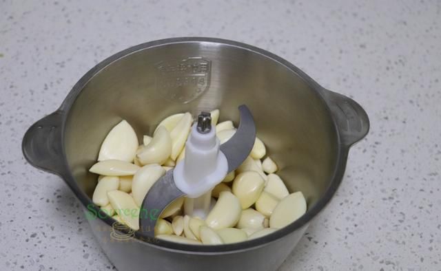  亲朋好友|蒜蓉酱这样做太香了！每年夏天我都要做几十罐，送亲朋好友还不够