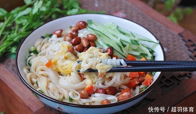 秋天|秋天凉爽,面条该换个做法了!儿子最近就迷这吃法,天天吃不厌!