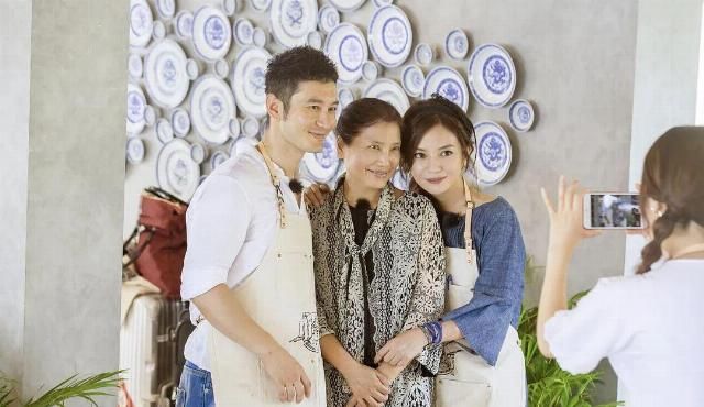  可爱|《中餐厅》里，黄晓明很可爱