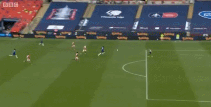  足总杯|BBC还原足总杯决赛马丁内斯抱球疑案：皮球并未出禁区