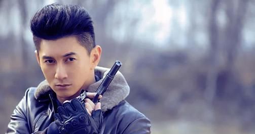  近况|陈志朋近况曝光，穿西装接商演，卖力演唱人气却“惨淡”