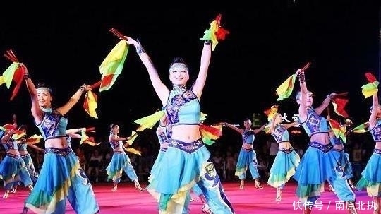 此国|此民族曾令世界胆颤，如今建一国，三百万人在此国，七百万在中国