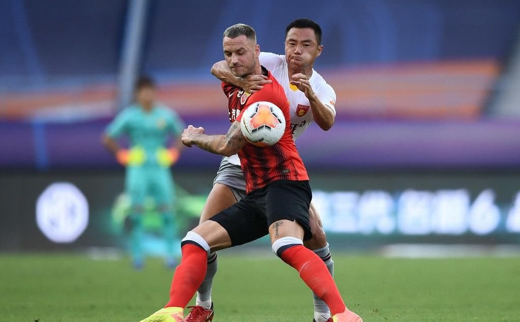  庆祝|4-0，夺冠热门迎两连胜！悍将双响激情庆祝，上港大胜登顶榜首！