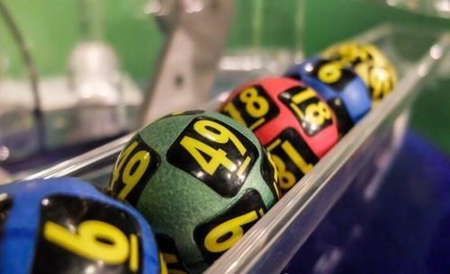 约合人民币|男子中2300万大奖，和11名亲朋好友分享奖金，人人都成百万富翁