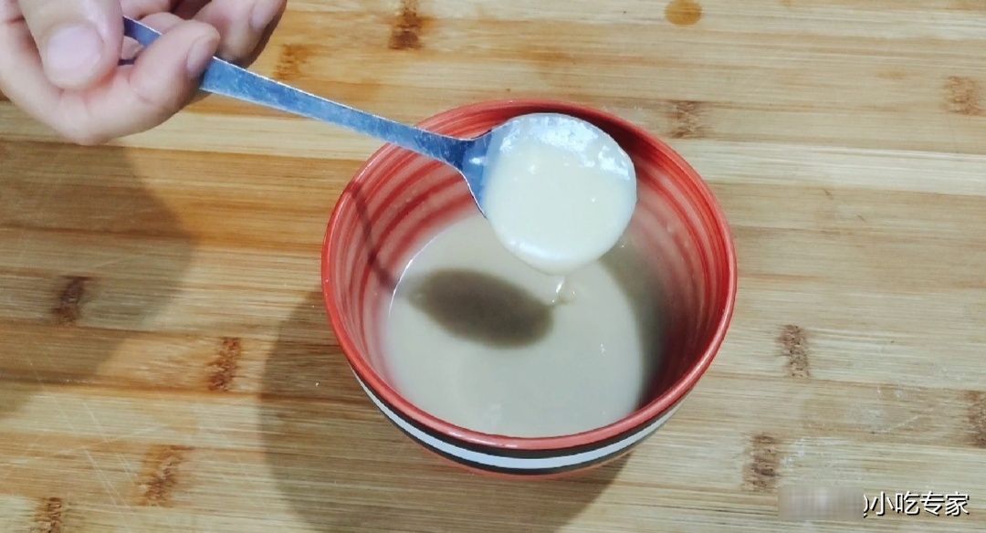 烫面|不用烫面做软面鸡蛋饼,筋道柔软,凉了也不硬,比饼店做的还好吃