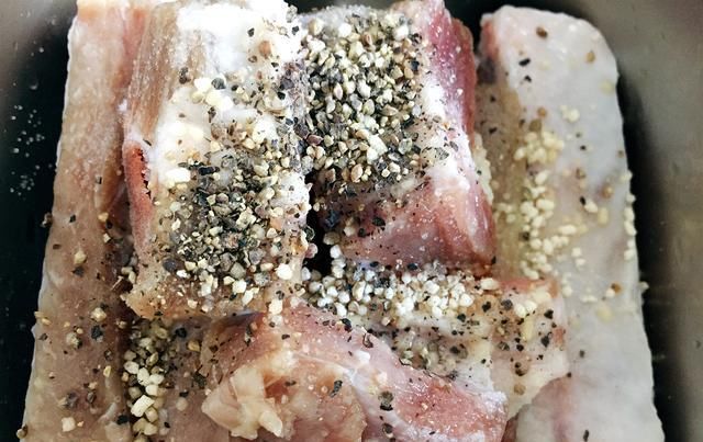  步骤|香酥炸排骨，外皮炸得嘎嘣脆，孩子特爱吃，裹上煎炸粉更酥