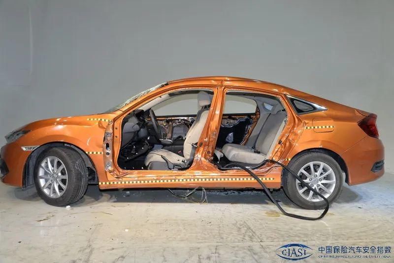  思域|又是思域！尾箱被撞没了，15秒事故造成2死2伤