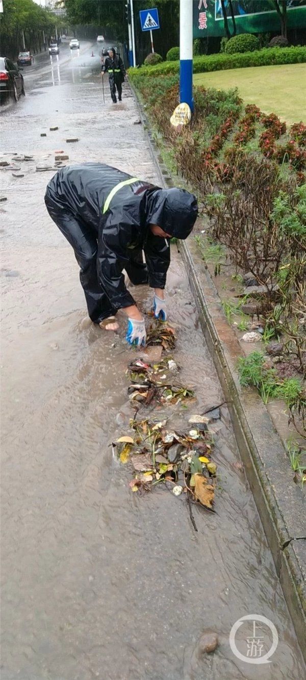 短时|暴雨致重庆主城21处道路积水 宏帆花市等8处路段短时断交