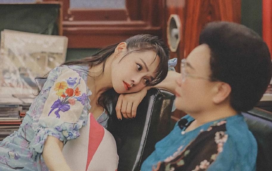  反驳|怎样才能成为一个合格的艺人，秦昊妈妈给出答案，伊能静无力反驳