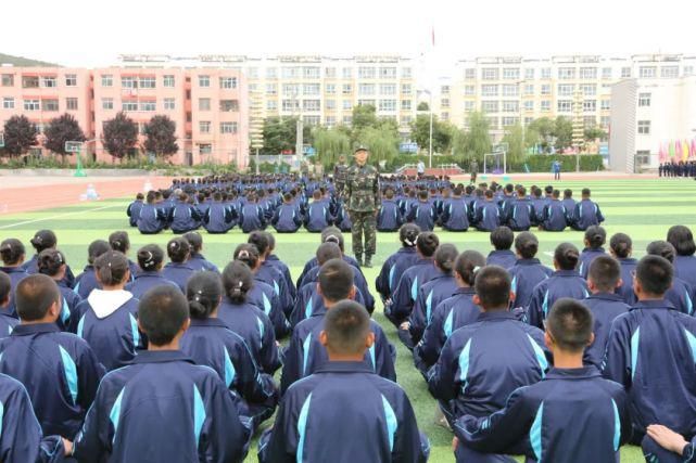 正式|航拍，西吉中学、回中、二中军训！正式拉开帷幕。