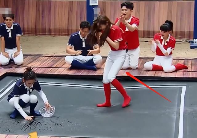  看起来|《跑男》晒节目合影，修图师却忘了baby，这腿型没看错吧？