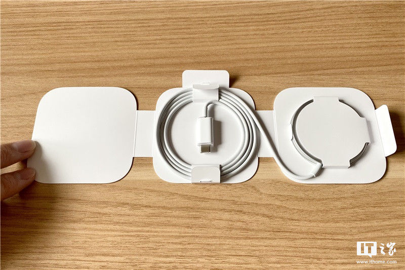 充电器|＂苹果 MagSafe 充电器＂第一时间开箱与简评