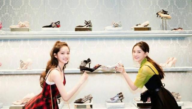  梁洁|【爆姐2020.7.22】为啥限古？邓伦和郭京飞？艺人们在公司？杨紫《青云志》？欧阳娜娜宋祖儿？梁洁蒲巴甲？《乘风破浪》？