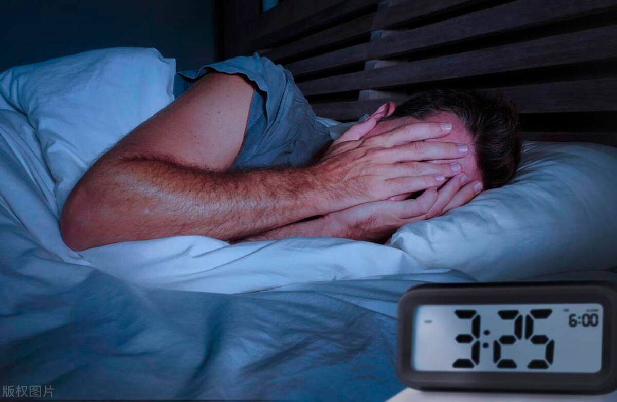 长期睡眠不好易导致哪些疾病(警惕！这4大睡眠问题，背后隐藏着多个疾病信号！)