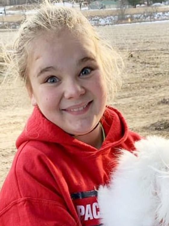 留下|10岁女孩跟妈妈开心聊天后留下字条失踪,次日被发现死在农田里