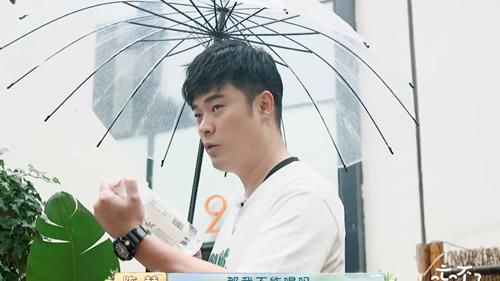  陈赫|陈赫的“涂鸦鞋”火了，看到他上脚效果，网友：果断放弃AJ