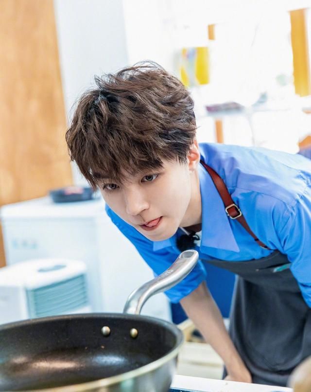  解锁|王俊凯暖心回归《中餐厅4》解锁全新身份引期待