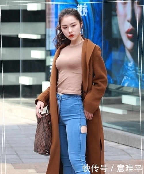  自然|一条时尚的牛仔裤，优雅出街，阳光自然让人看起来很帅气