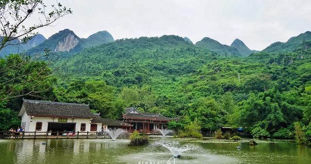  景区大门|贵州最大的瀑布群，一年四季气候舒适，是来贵旅游必打卡的景点