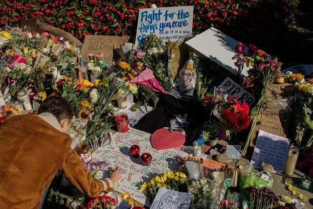 爆发|金斯伯格病逝一天内混战爆发：特朗普将快速提名，拜登筹款创纪录