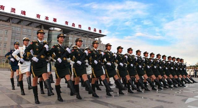 战场上|全球各国女兵大比拼，哪个更加英姿飒爽？